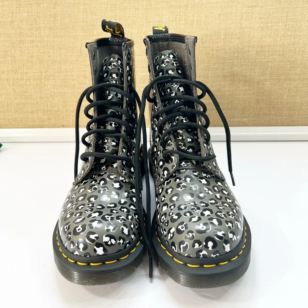 NWOB Dr. Martens 1460 WOMEN'S LEOPARD SMOOTH LEATHER LACE UP BOOTS US 7 EU 38 - Picture 10 of 14
